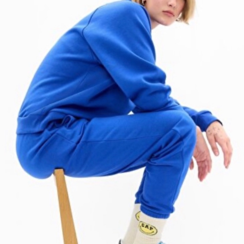 𝙶𝙰𝙿 | Bristol Blue Vintage Soft Sweatshirt